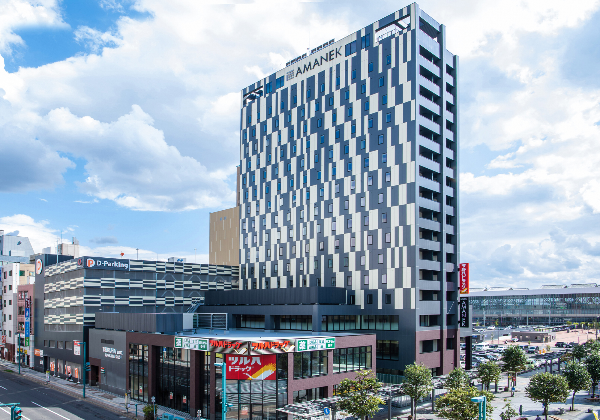 SD建設 施工実績 ツルハドラッグ旭川中央ビル 外観写真